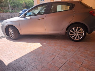 Alfa Romeo Giulietta 1.6 JTDm Super 120cv (2)