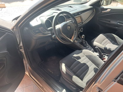 Alfa Romeo Giulietta 1.6 JTDm Super 120cv (8)