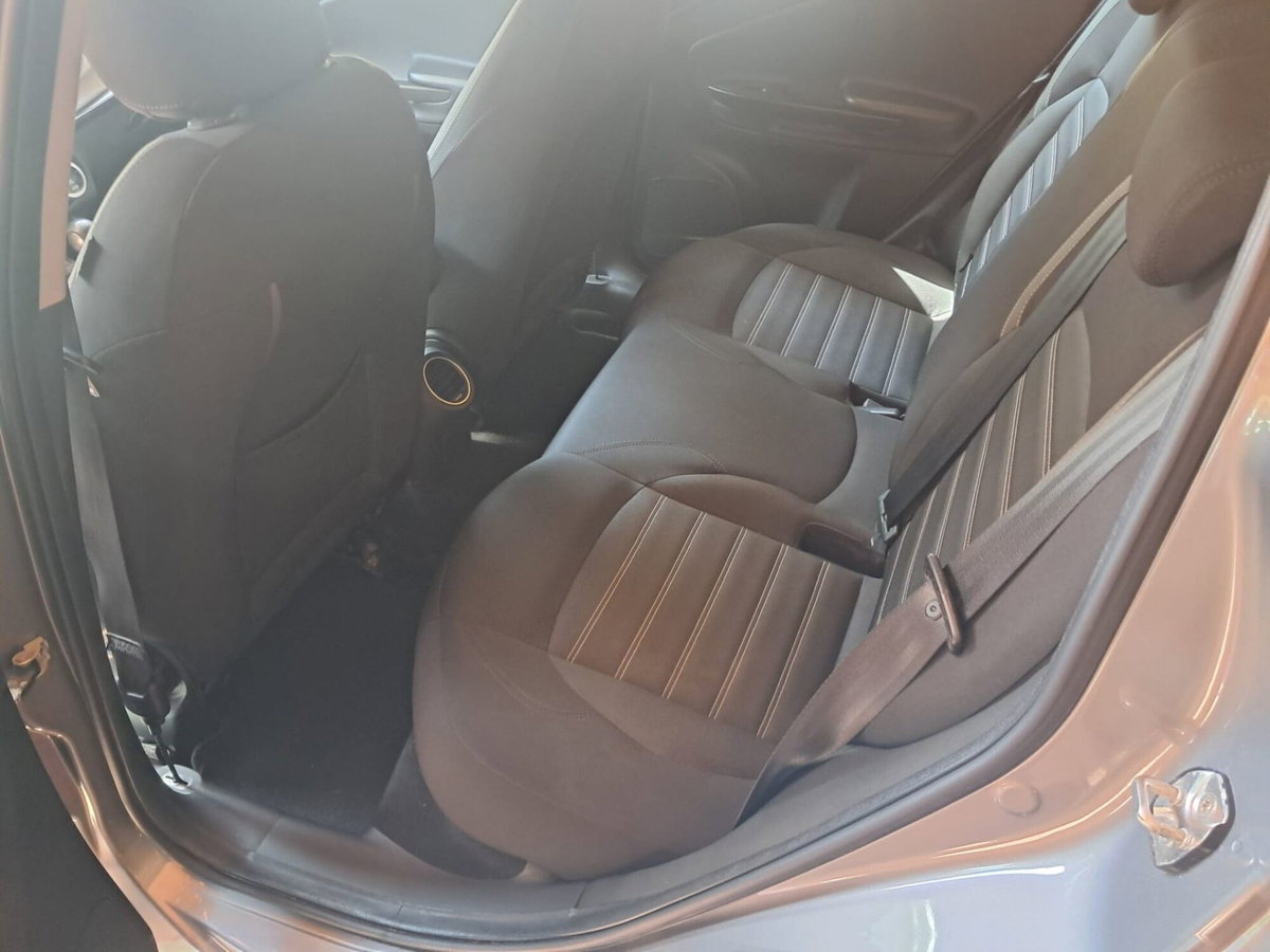 Alfa Romeo Giulietta 1.6 JTDm Super 120cv (9)