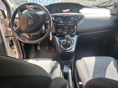 Lancia Ypsilon 1.0 FireFly 5 porte S&S Hybrid Silver Plus (10)