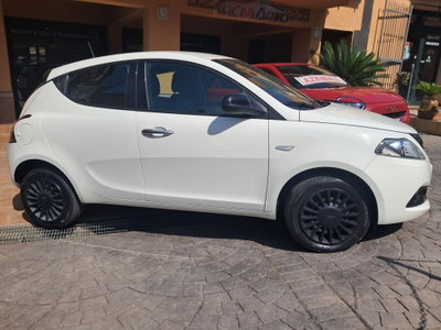 Lancia Ypsilon 1.0 FireFly 5 porte S&S Hybrid Silver Plus (3)