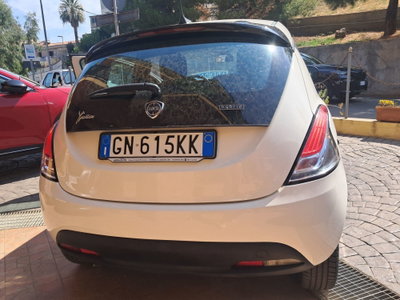 Lancia Ypsilon 1.0 FireFly 5 porte S&S Hybrid Silver Plus (4)