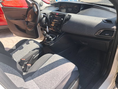 Lancia Ypsilon 1.0 FireFly 5 porte S&S Hybrid Silver Plus (5)