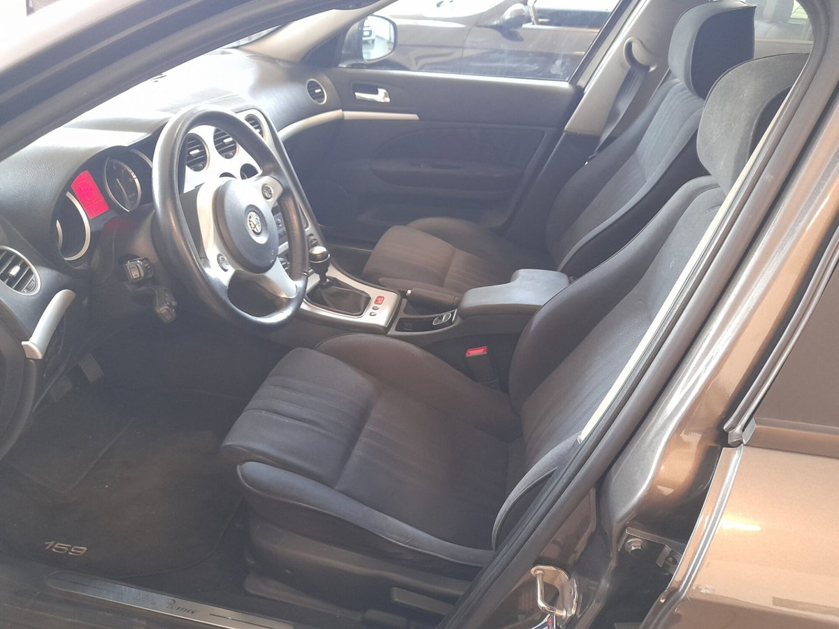Alfa Romeo 159 2.2 JTS 16V Distinctive (4)