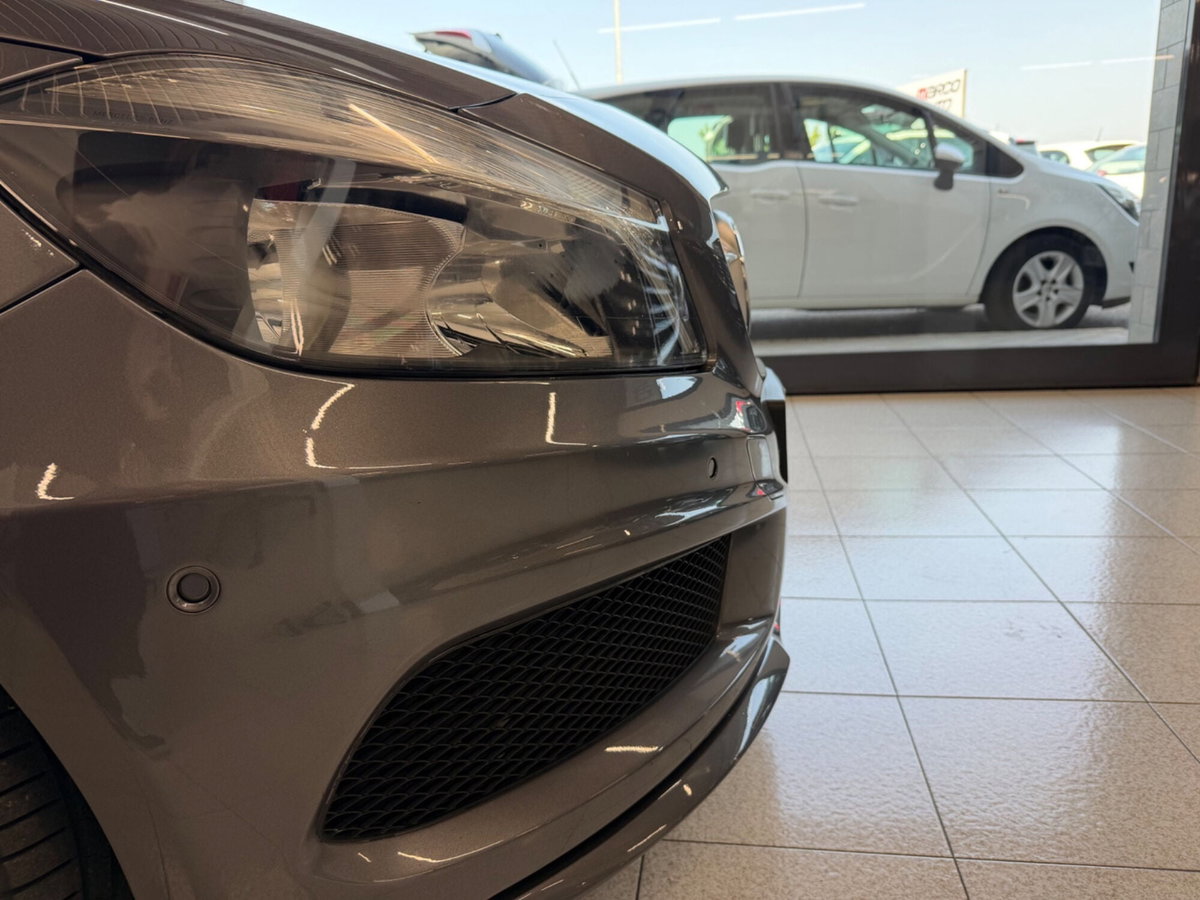 Mercedes-Benz Classe A 180 CDI Automatic Dark Night Edition (4)