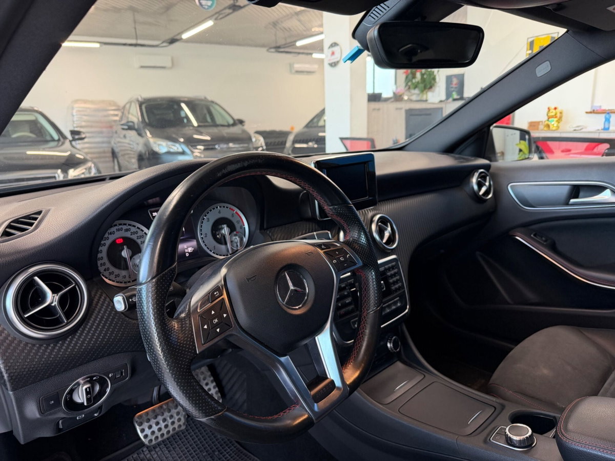 Mercedes-Benz Classe A 180 CDI Automatic Dark Night Edition (9)