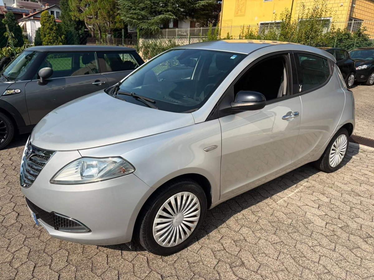 Lancia Ypsilon 1.2 69 CV 5 porte Gold