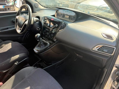 Lancia Ypsilon 1.2 69 CV 5 porte Gold (11)