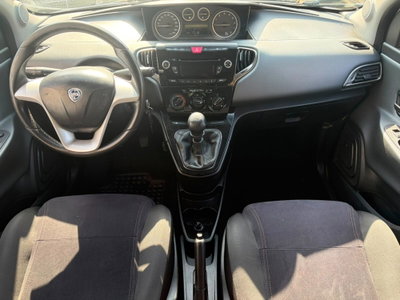 Lancia Ypsilon 1.2 69 CV 5 porte Gold (13)