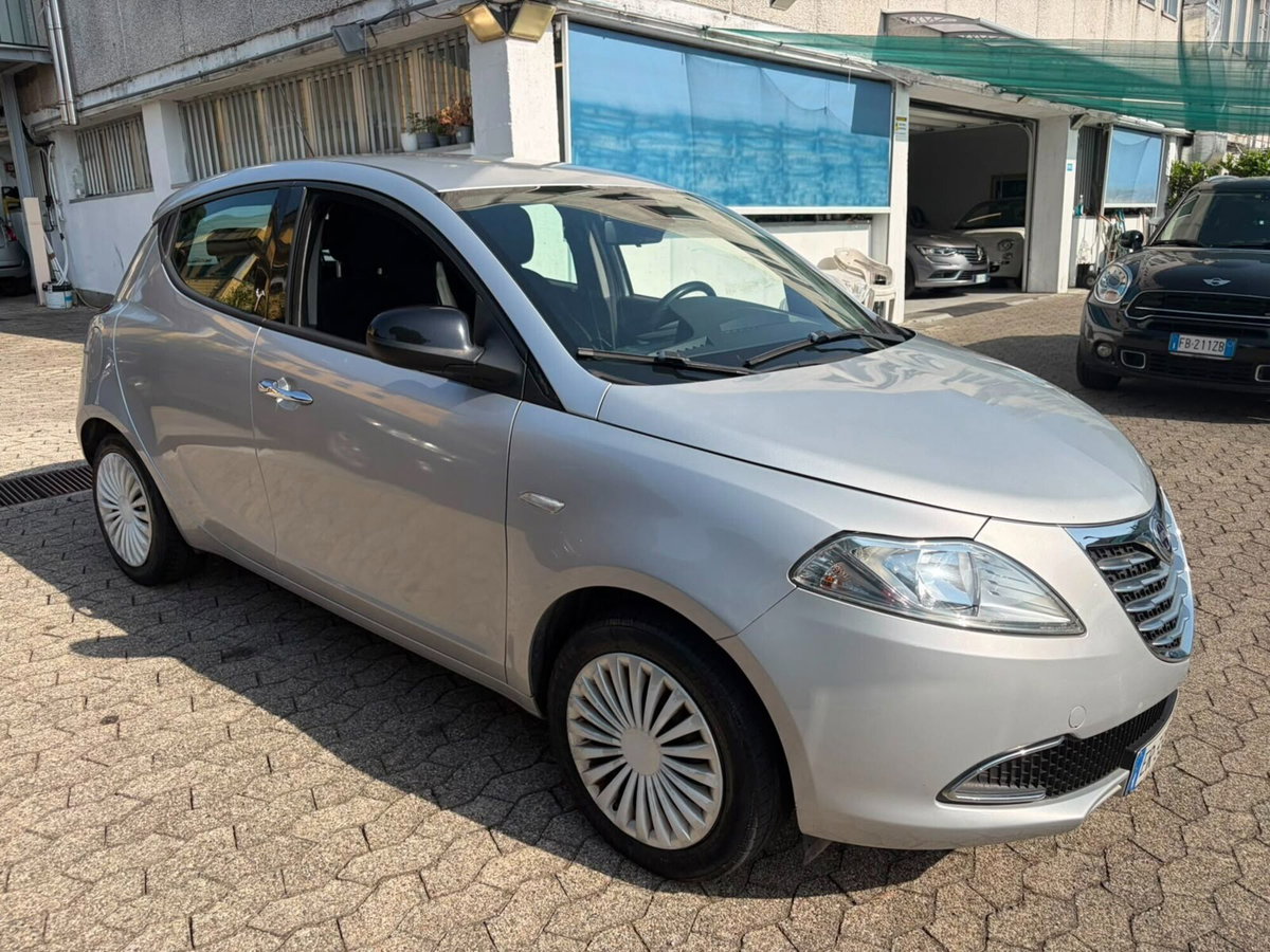 Lancia Ypsilon 1.2 69 CV 5 porte Gold (3)