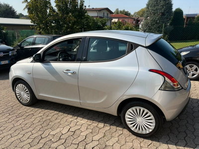 Lancia Ypsilon 1.2 69 CV 5 porte Gold (6)