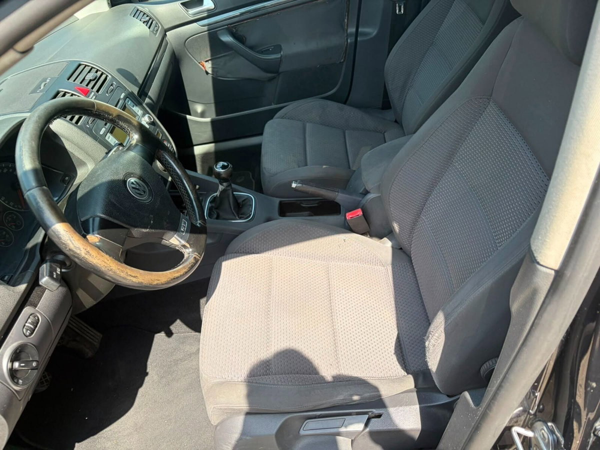 Volkswagen Golf 2.0/170CV TDI DPF 5p. GT Sport (7)