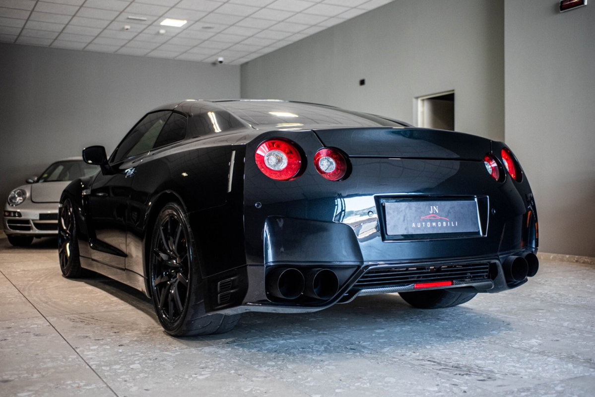 Nissan GT-R 3.8 V6 Black Edition (7)
