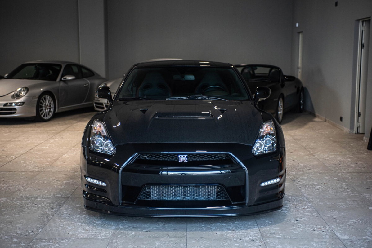Nissan GT-R 3.8 V6 Black Edition (8)