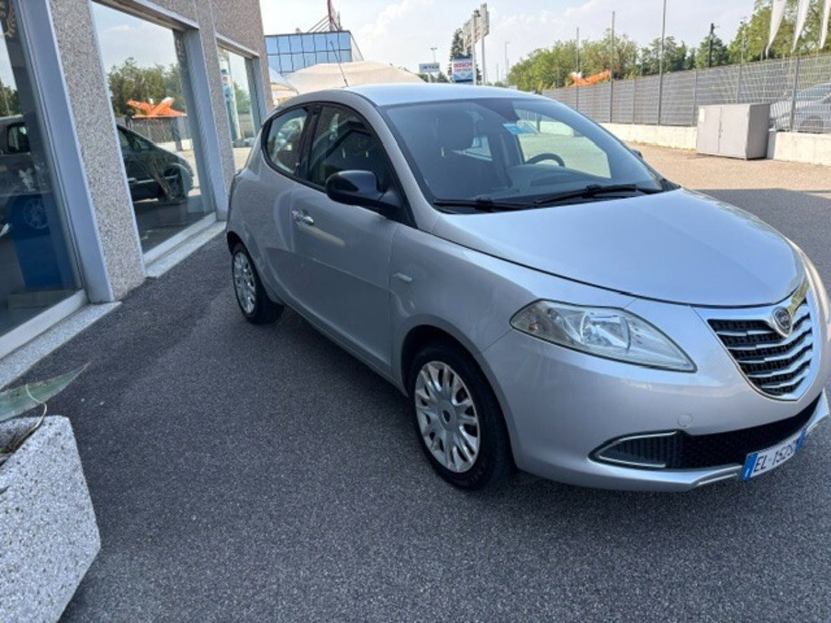 Lancia Ypsilon 1.2 69 CV 5 porte Gold
