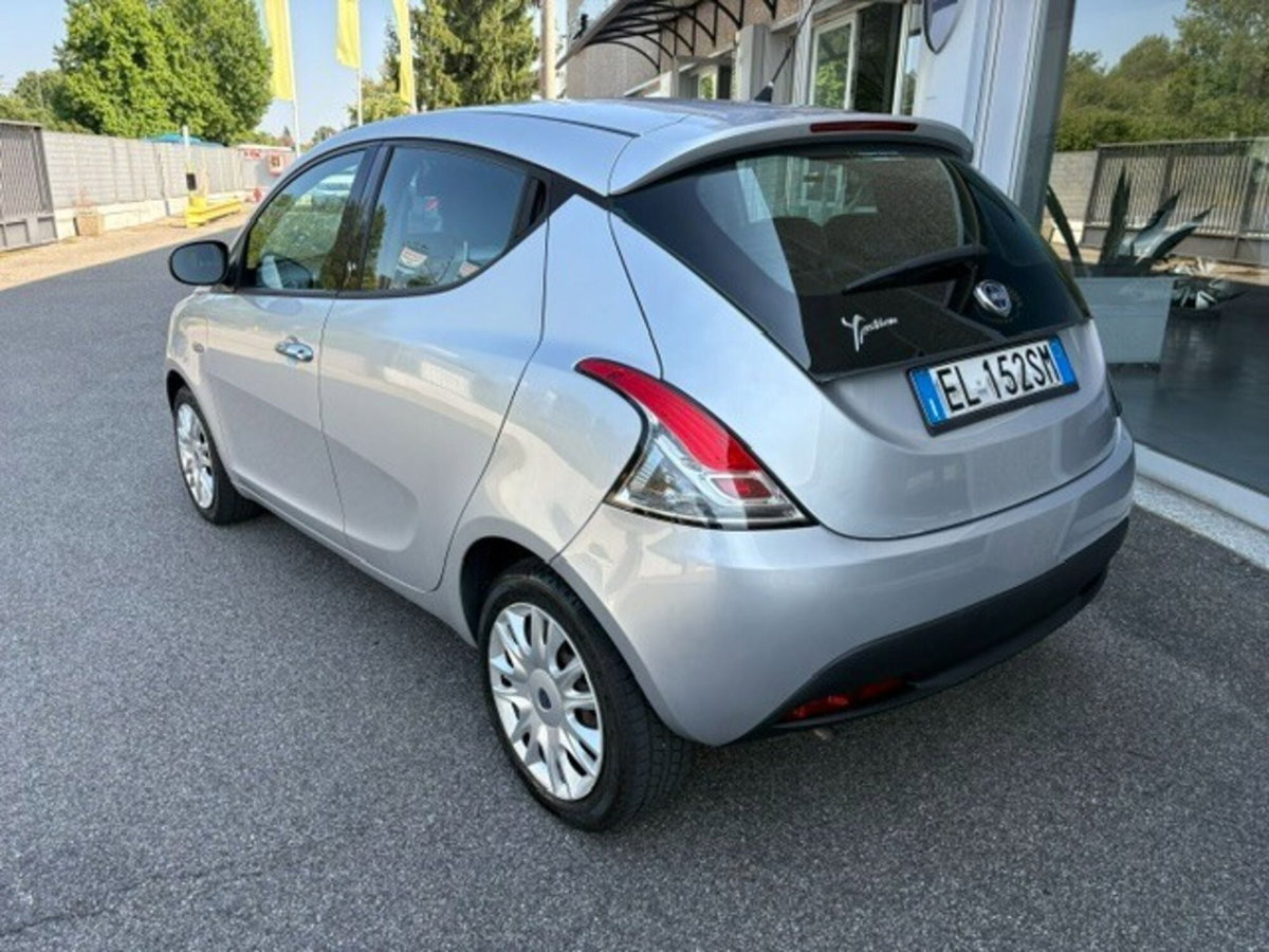 Lancia Ypsilon 1.2 69 CV 5 porte Gold (12)