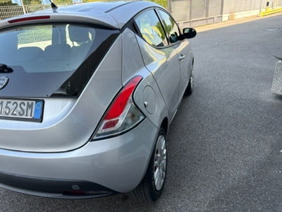 Lancia Ypsilon 1.2 69 CV 5 porte Gold (14)