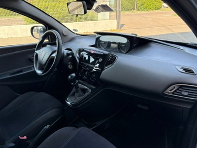 Lancia Ypsilon 1.2 69 CV 5 porte Gold (15)