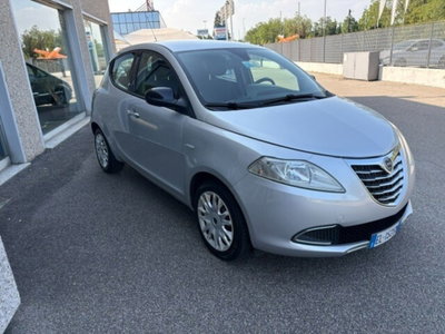 Lancia Ypsilon 1.2 69 CV 5 porte Gold (2)