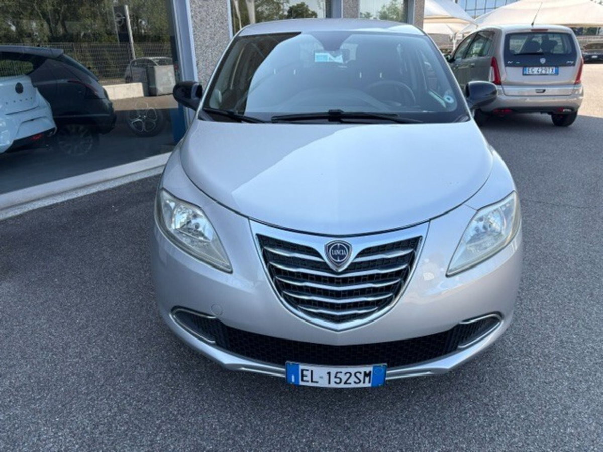 Lancia Ypsilon 1.2 69 CV 5 porte Gold (4)