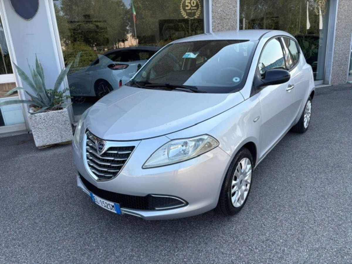 Lancia Ypsilon 1.2 69 CV 5 porte Gold (5)
