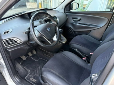 Lancia Ypsilon 1.2 69 CV 5 porte Gold (6)