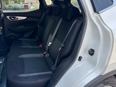 Nissan Qashqai 1.3 DIG-T 140 CV Tekna (12)
