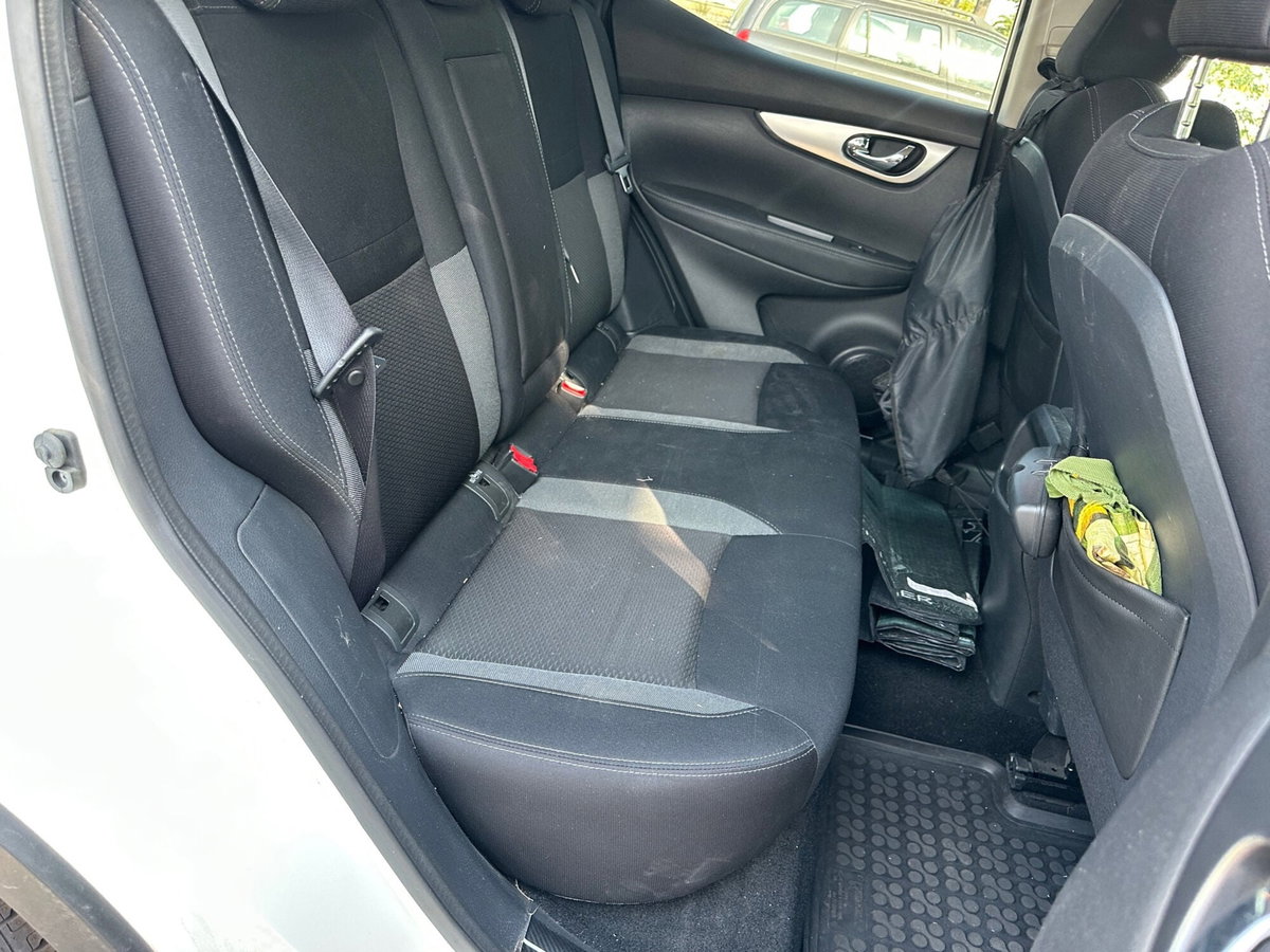 Nissan Qashqai 1.3 DIG-T 140 CV Tekna (14)