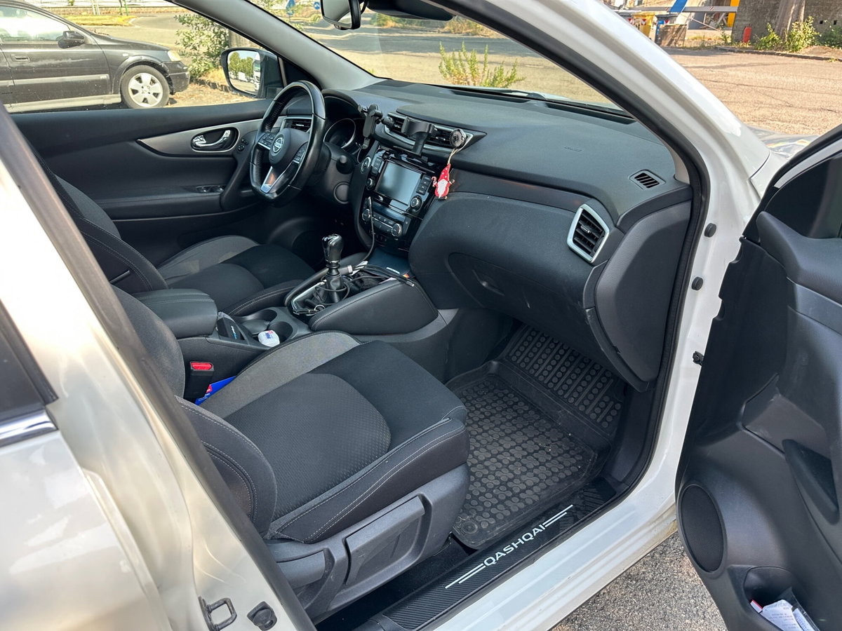 Nissan Qashqai 1.3 DIG-T 140 CV Tekna (15)
