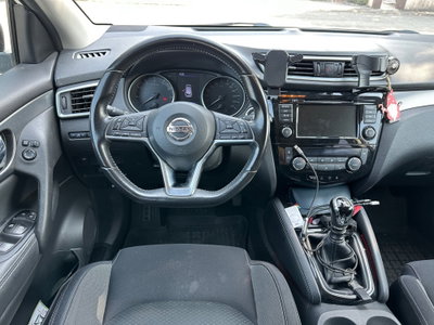 Nissan Qashqai 1.3 DIG-T 140 CV Tekna (16)