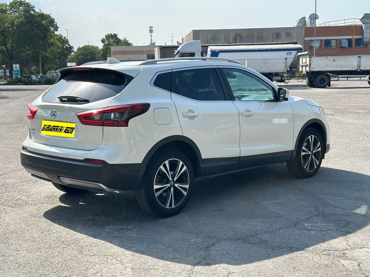 Nissan Qashqai 1.3 DIG-T 140 CV Tekna (5)