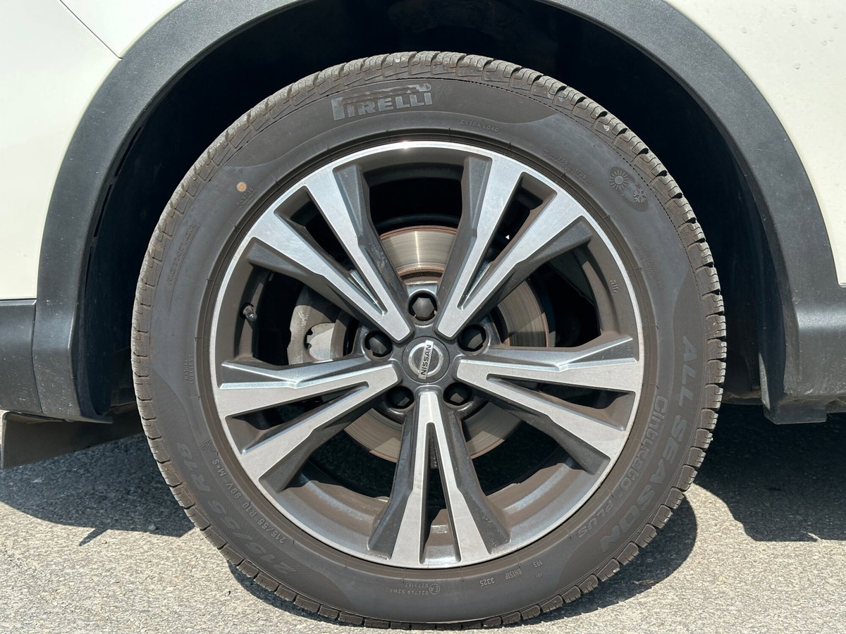 Nissan Qashqai 1.3 DIG-T 140 CV Tekna (9)