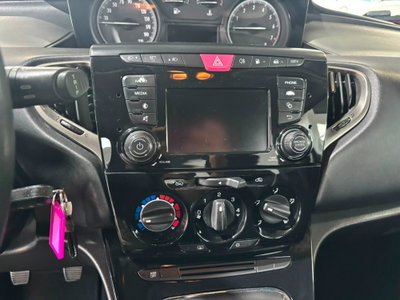 Lancia Ypsilon 1.2 69 CV 5 porte GPL Ecochic Silver (14)