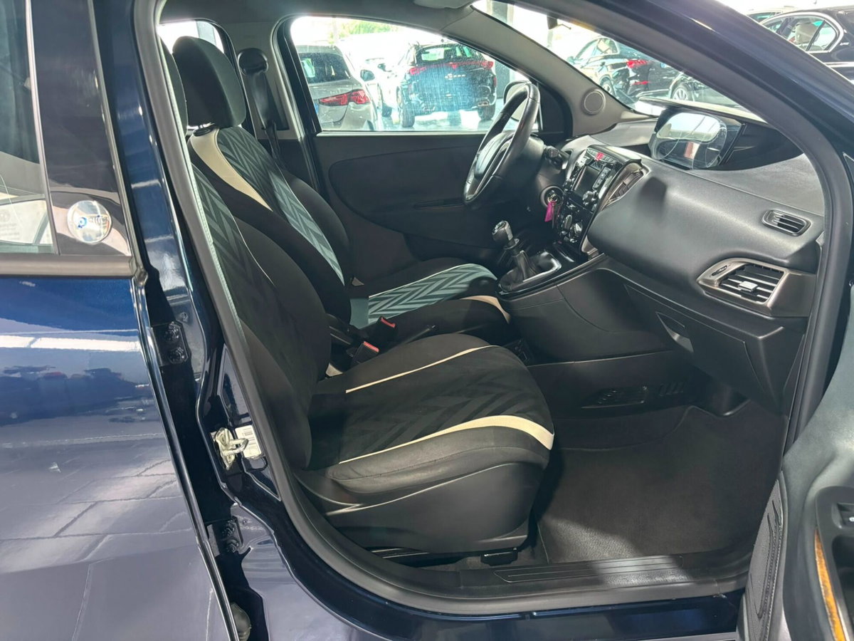 Lancia Ypsilon 1.2 69 CV 5 porte GPL Ecochic Silver (16)