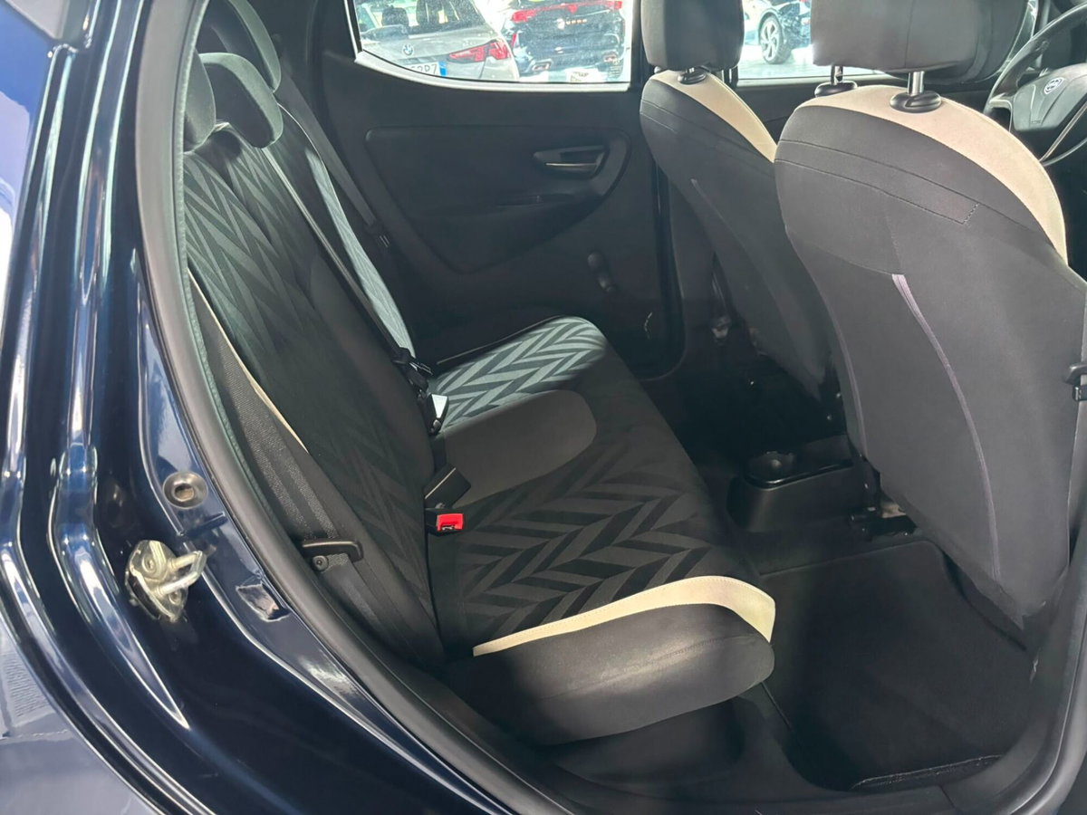 Lancia Ypsilon 1.2 69 CV 5 porte GPL Ecochic Silver (17)