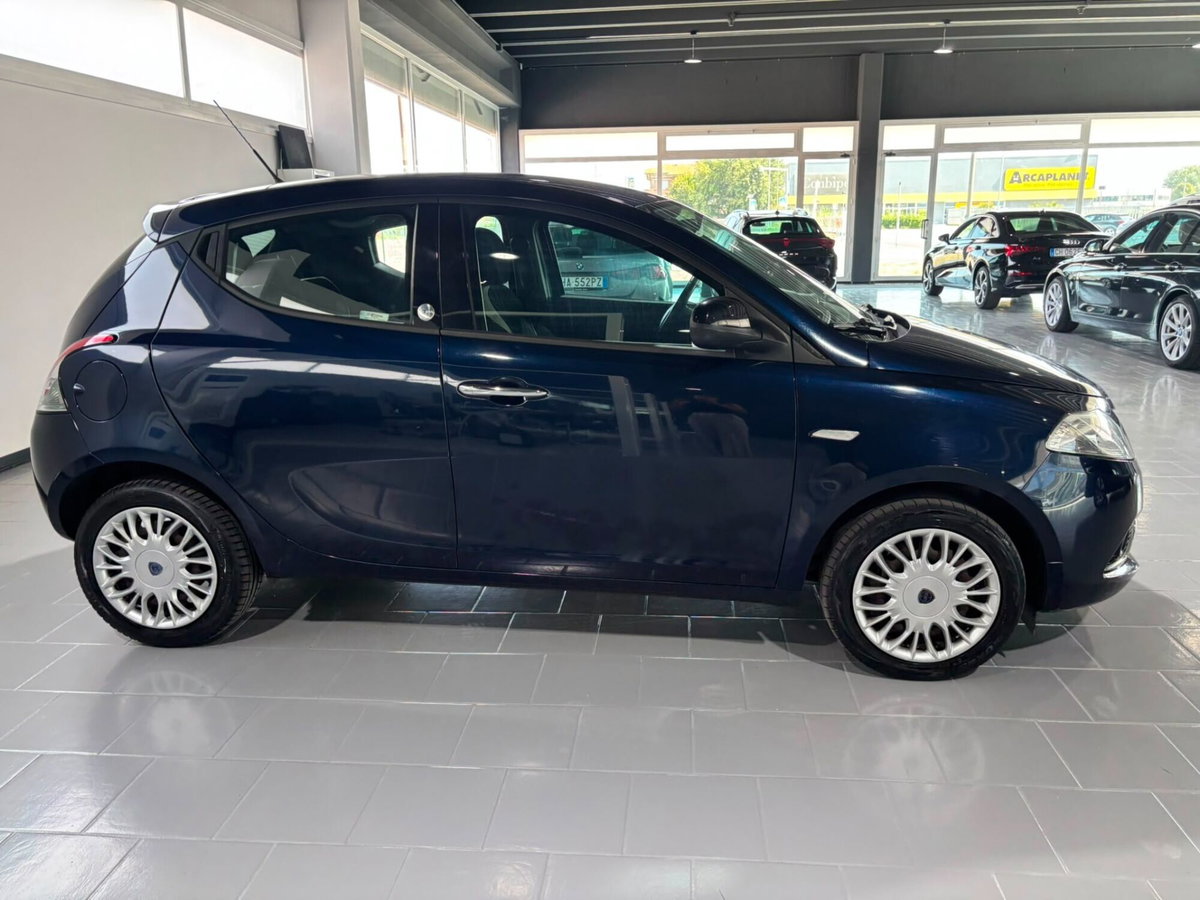 Lancia Ypsilon 1.2 69 CV 5 porte GPL Ecochic Silver (6)
