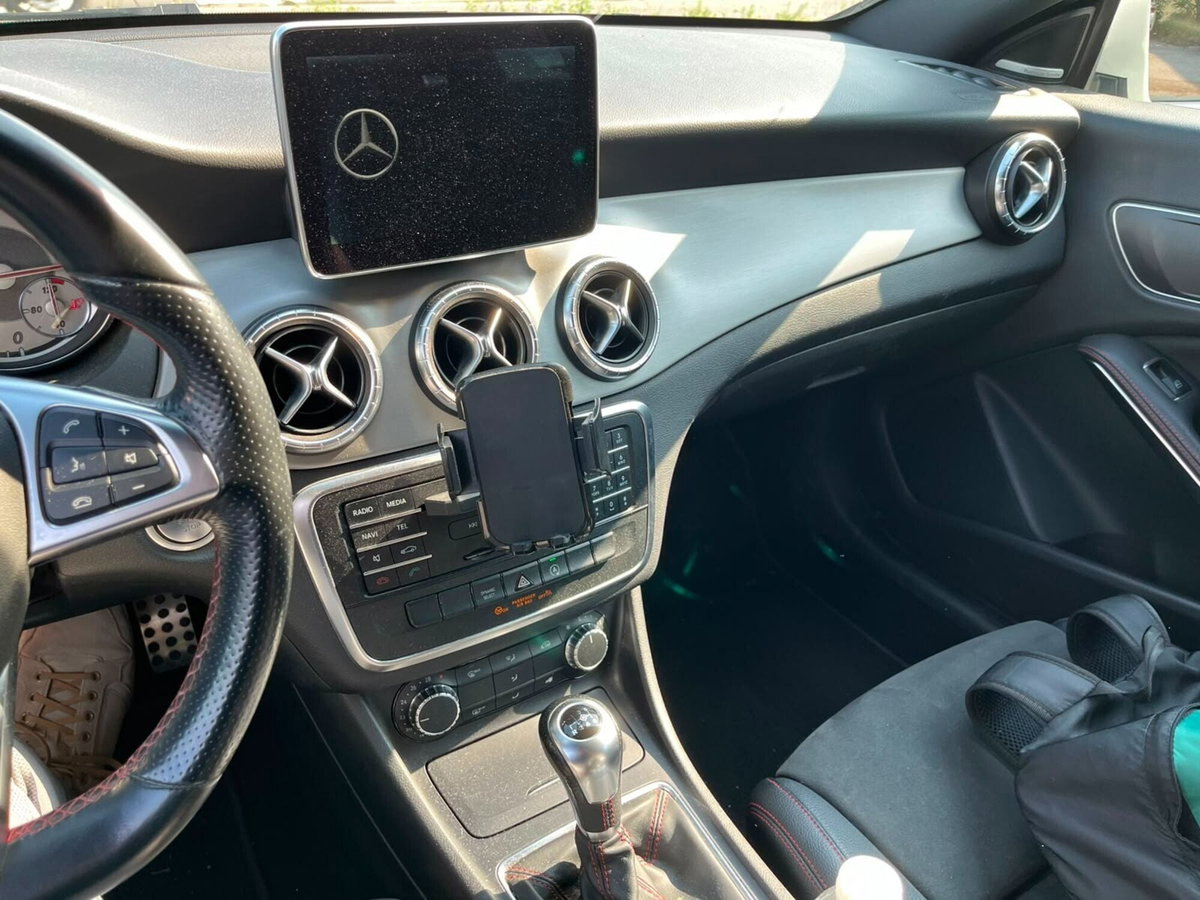 Mercedes-Benz CLA 200 d Premium (3)
