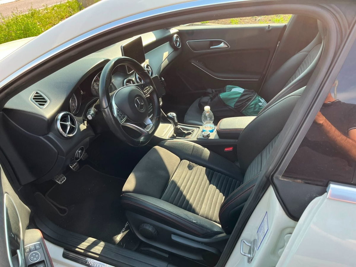 Mercedes-Benz CLA 200 d Premium (4)