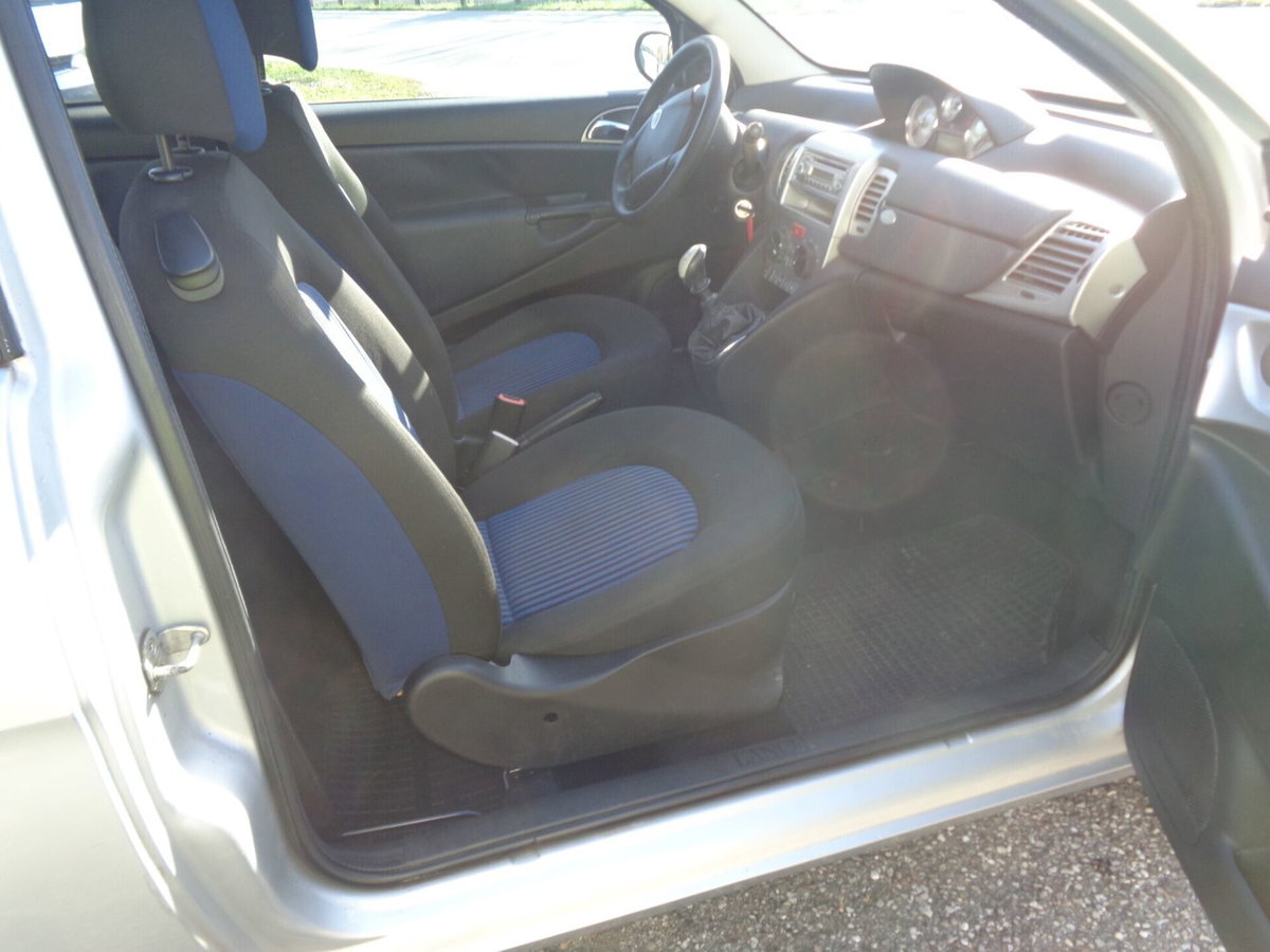 Lancia Ypsilon 1.2 Platino (14)