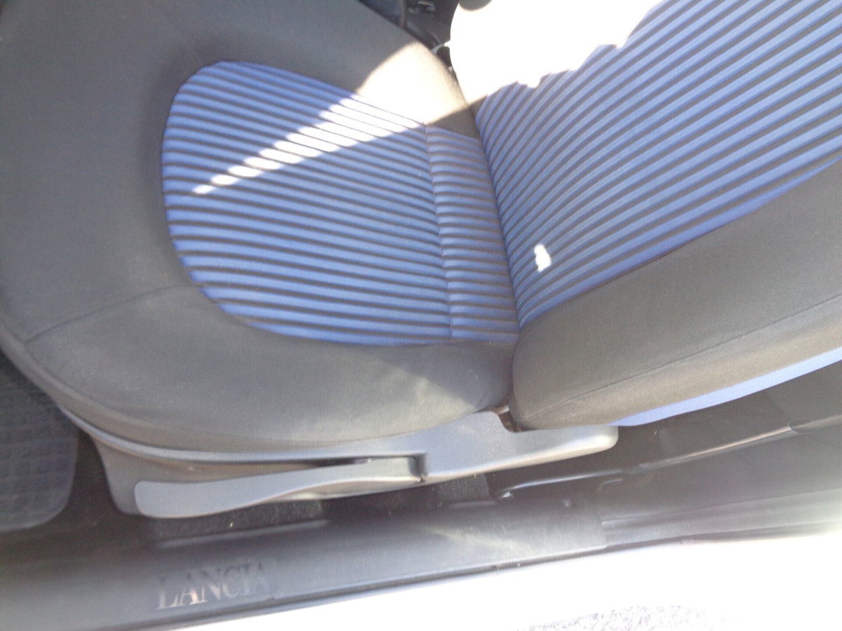 Lancia Ypsilon 1.2 Platino (5)