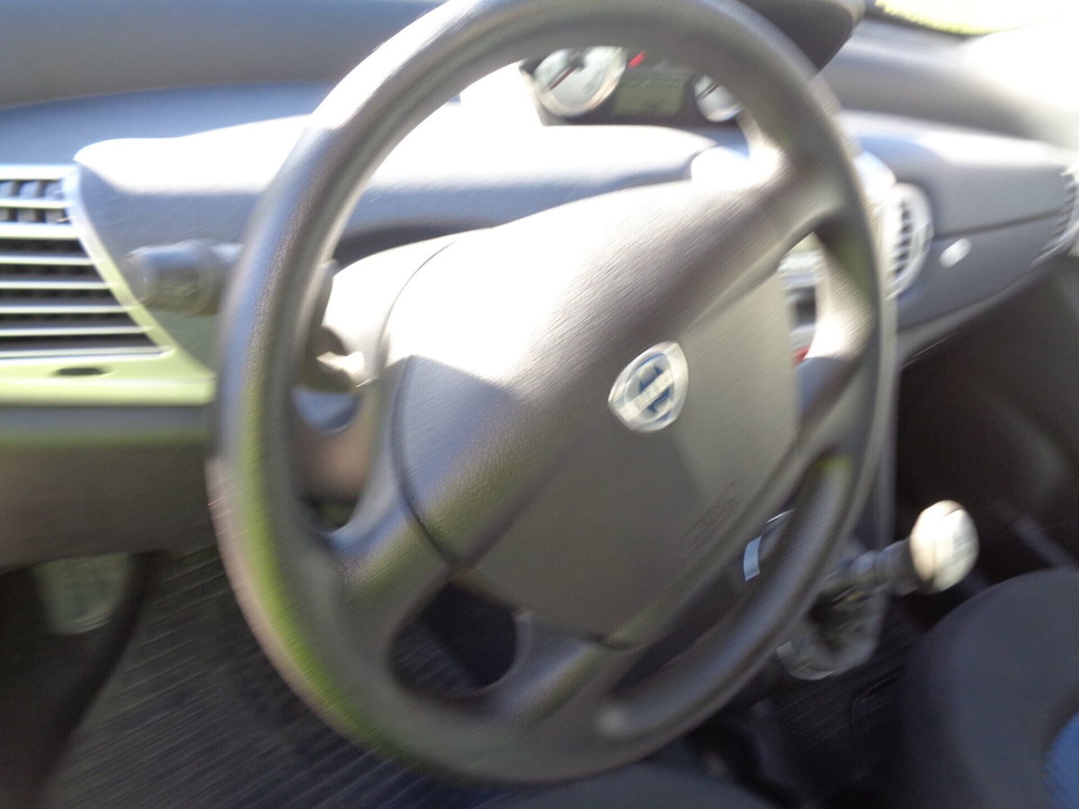 Lancia Ypsilon 1.2 Platino (9)