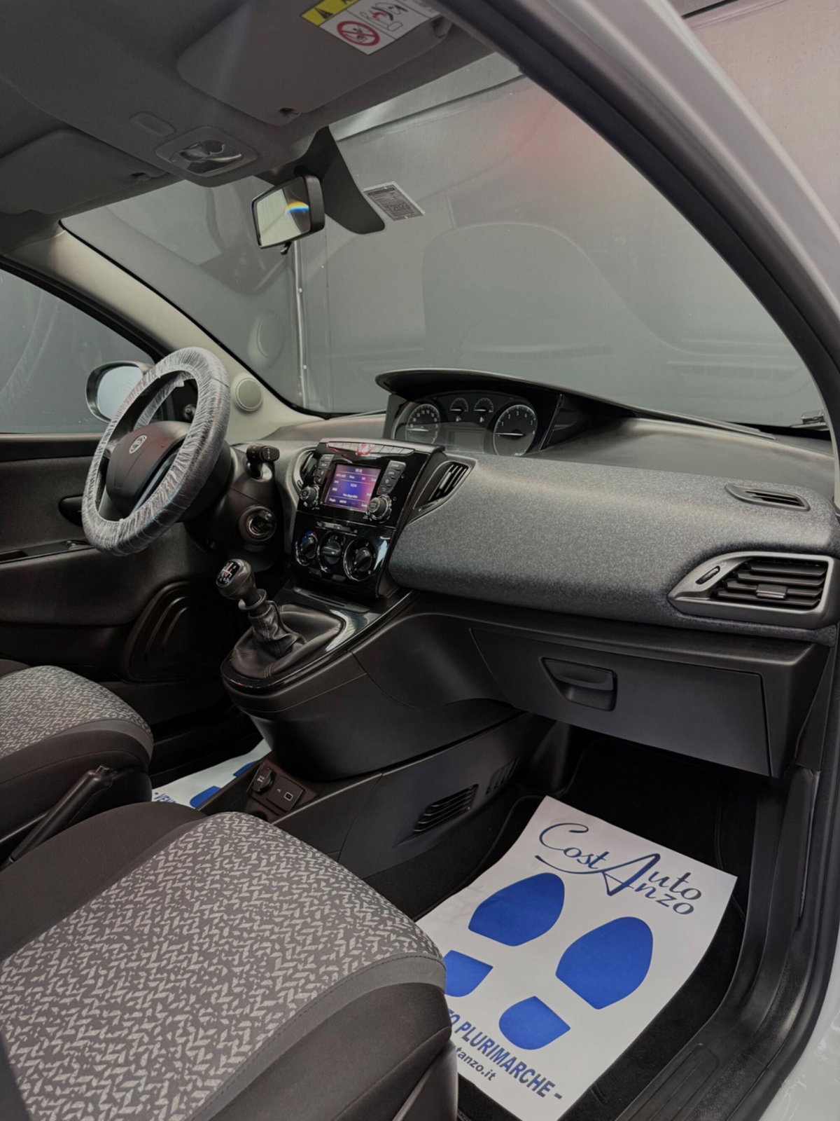 Lancia Ypsilon 1.0 FireFly 5 porte S&S Hybrid Ecochic Gold (10)