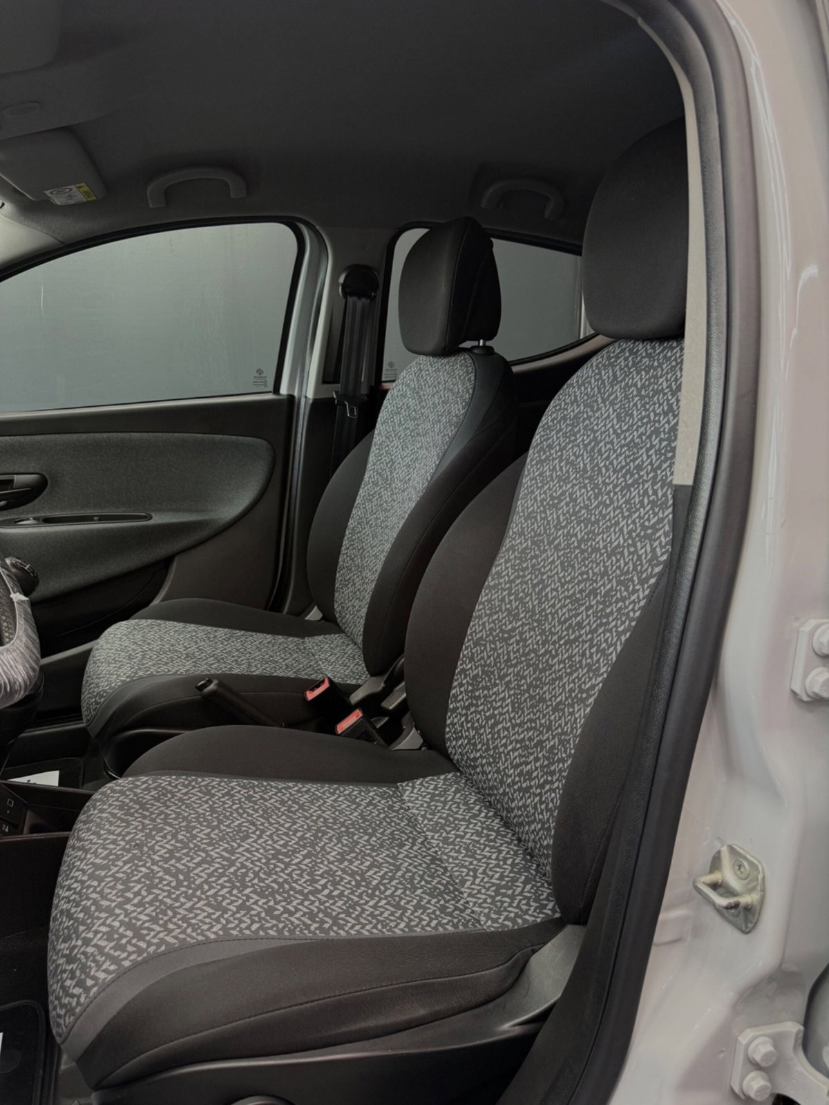 Lancia Ypsilon 1.0 FireFly 5 porte S&S Hybrid Ecochic Gold (13)