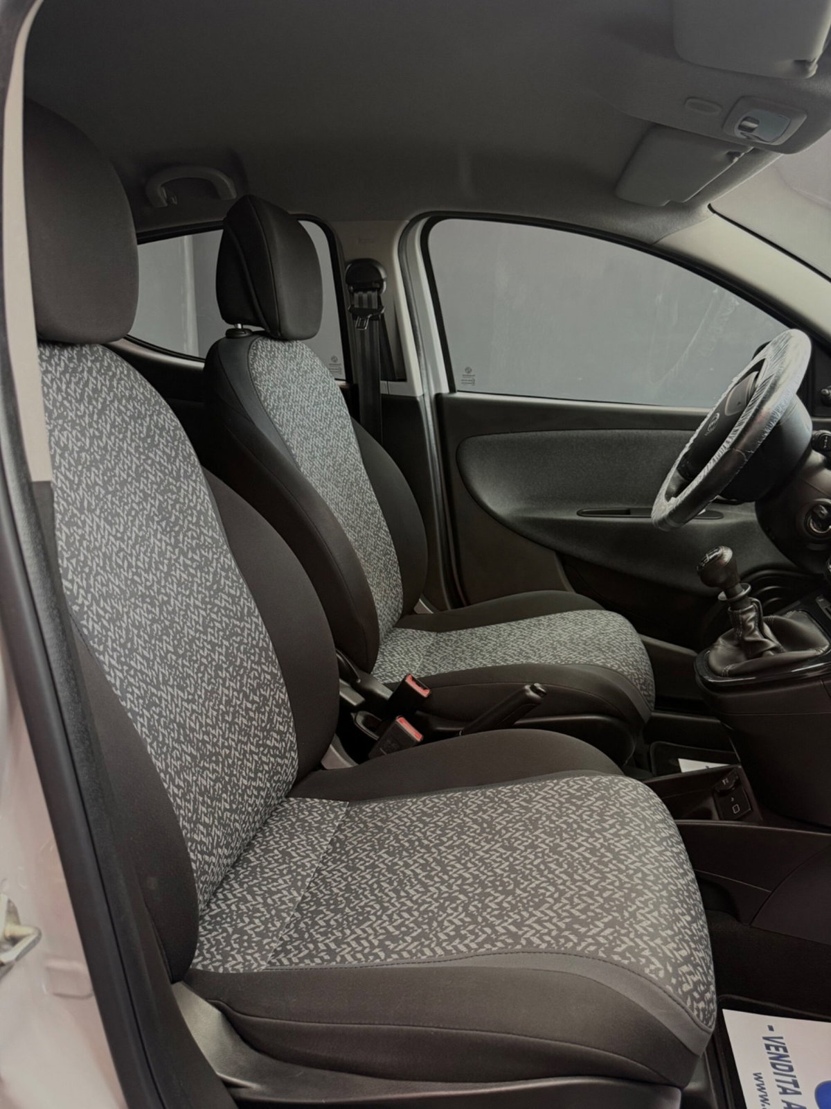 Lancia Ypsilon 1.0 FireFly 5 porte S&S Hybrid Ecochic Gold (14)