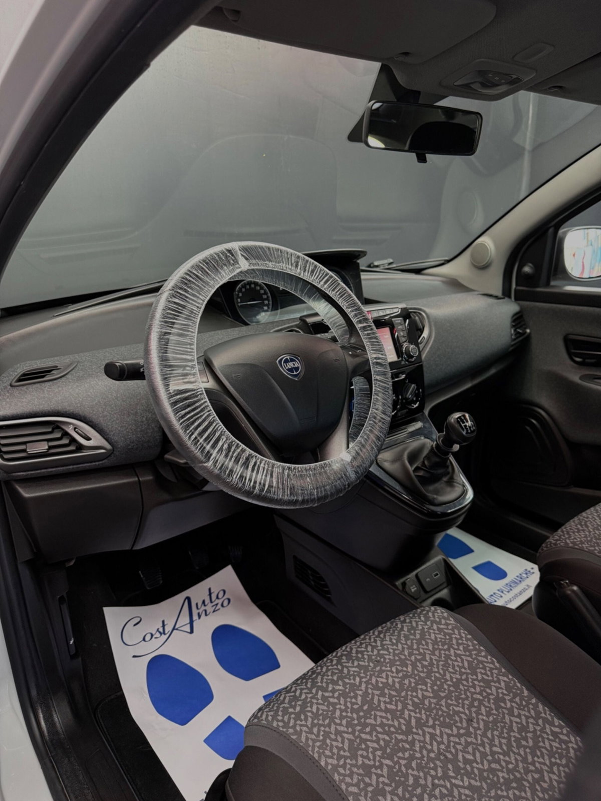 Lancia Ypsilon 1.0 FireFly 5 porte S&S Hybrid Ecochic Gold (8)
