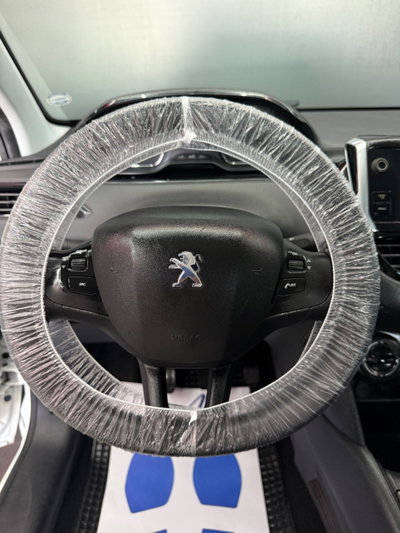 Peugeot 208 HDi 68 CV 5 porte Allure (11)