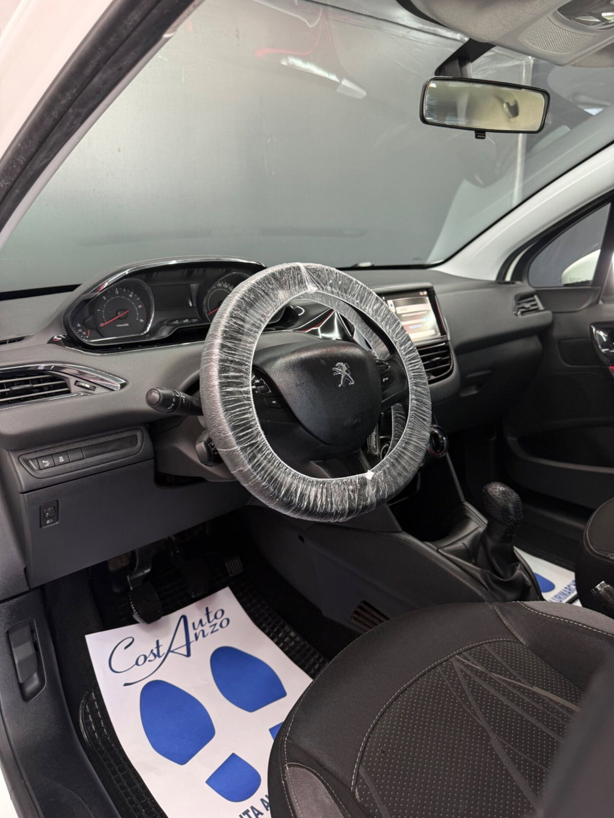 Peugeot 208 HDi 68 CV 5 porte Allure (8)