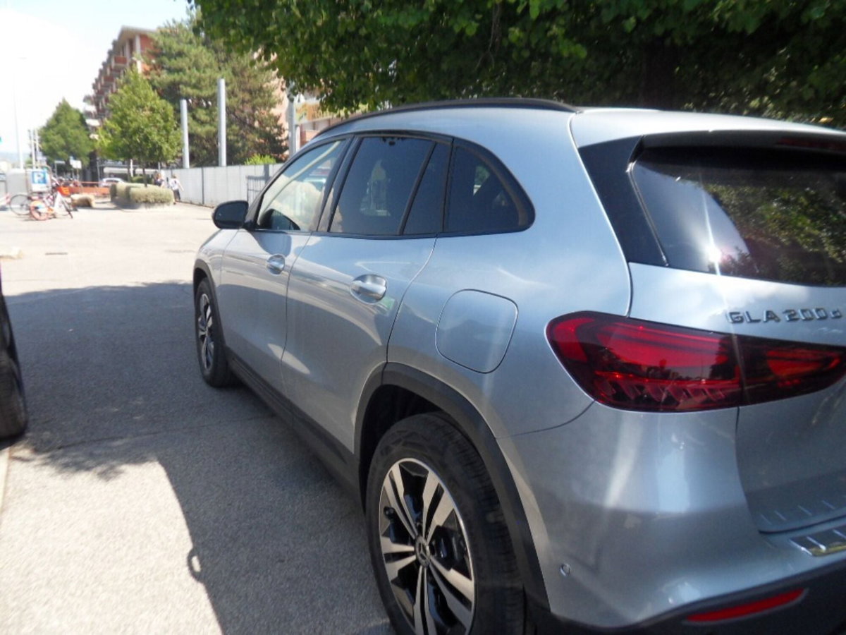 Mercedes-Benz GLA SUV 200 d Progressive Extra auto (11)