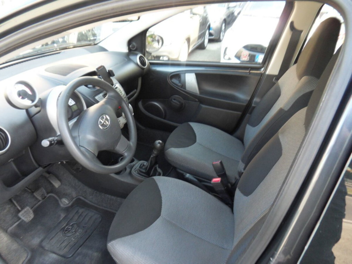 Toyota Aygo 1.0 12V VVT-i 5 porte Active (4)
