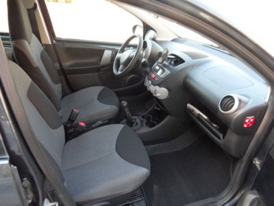 Toyota Aygo 1.0 12V VVT-i 5 porte Active (9)